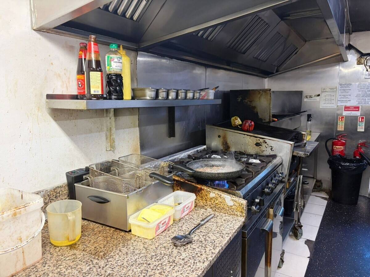 ESTABLISHED LICENSED RESTAURANT WITH 3 BED FLAT – FOR SALE – HERTFORDSHIRE