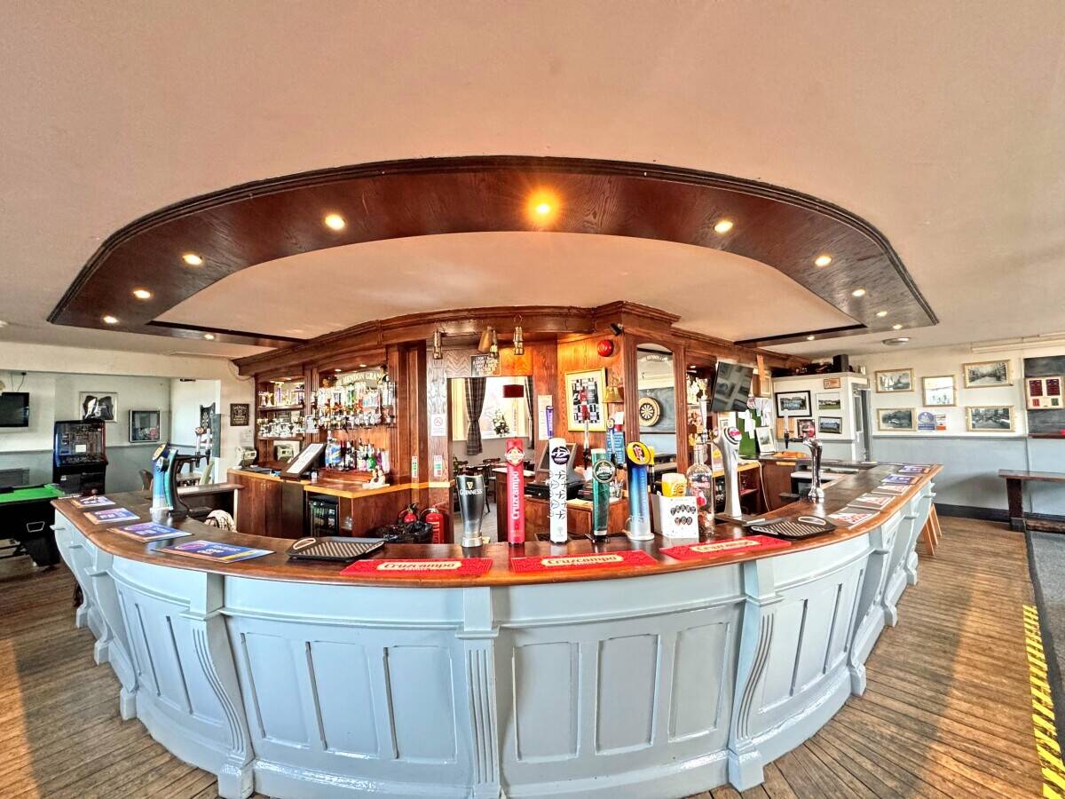 SUNDERLAND - LARGE DETACHED PUB WITH LOTS OF POTENTIAL Photo 2
