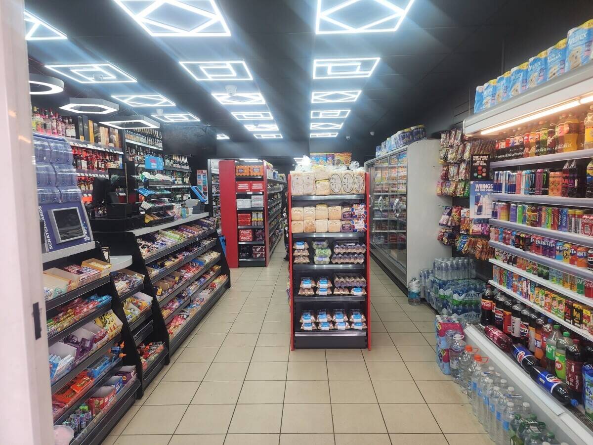 OFF LICENCE LEASE FOR SALE IN PRIME LOCATION IN DAGENHAM WITH HIGH POTENTIAL TO INCREASE SALE. Photo 2