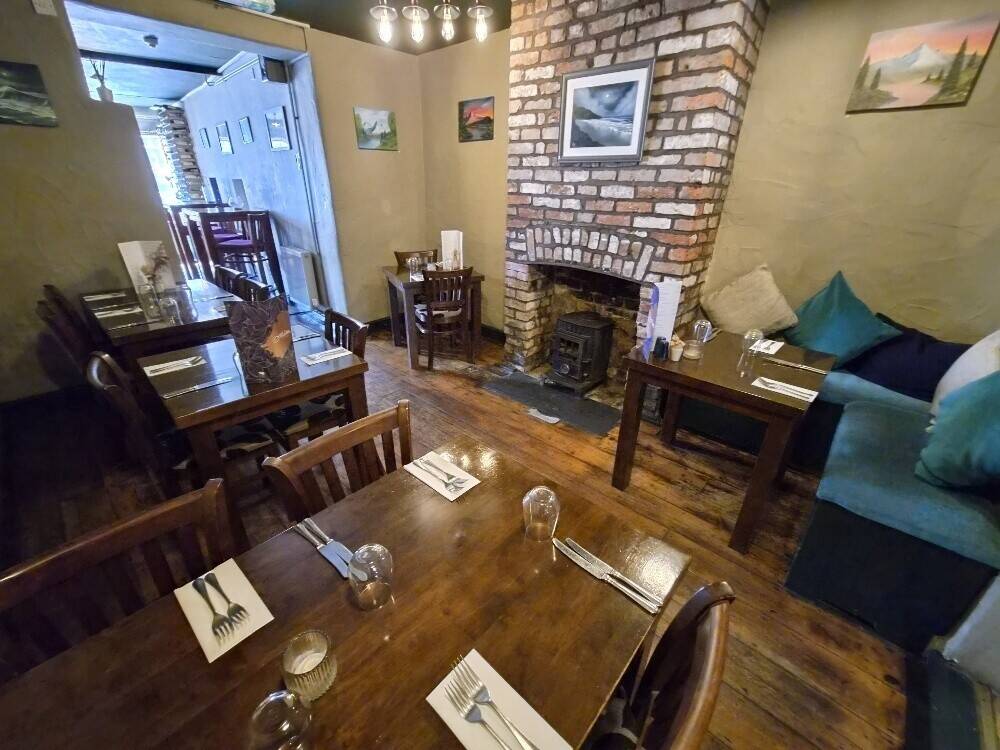 Popular Licensed Bistro & Restaurant with 2 Bedroom Self Contained Apartment in Taunton Town Centre