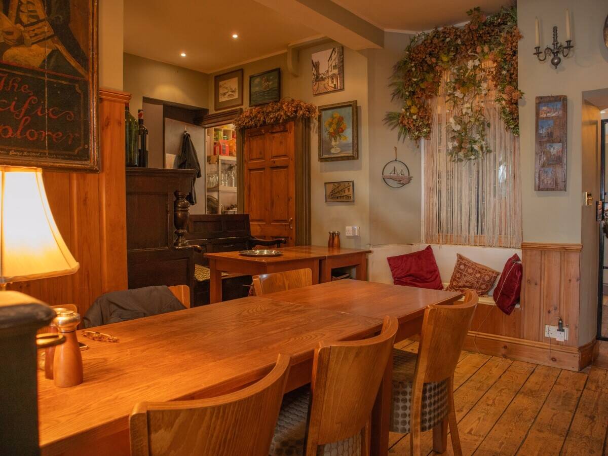 DEVON - B&B AND BISTRO IN CENTRE OF PICTURESQUE SOUTH HAMS HARBOUR TOWN