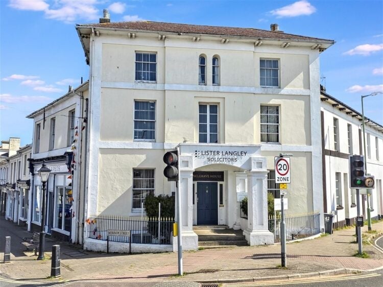 Auction Lot: Mixed-use Investment Property - Paignton Devon For Sale in Paignton Photo 2