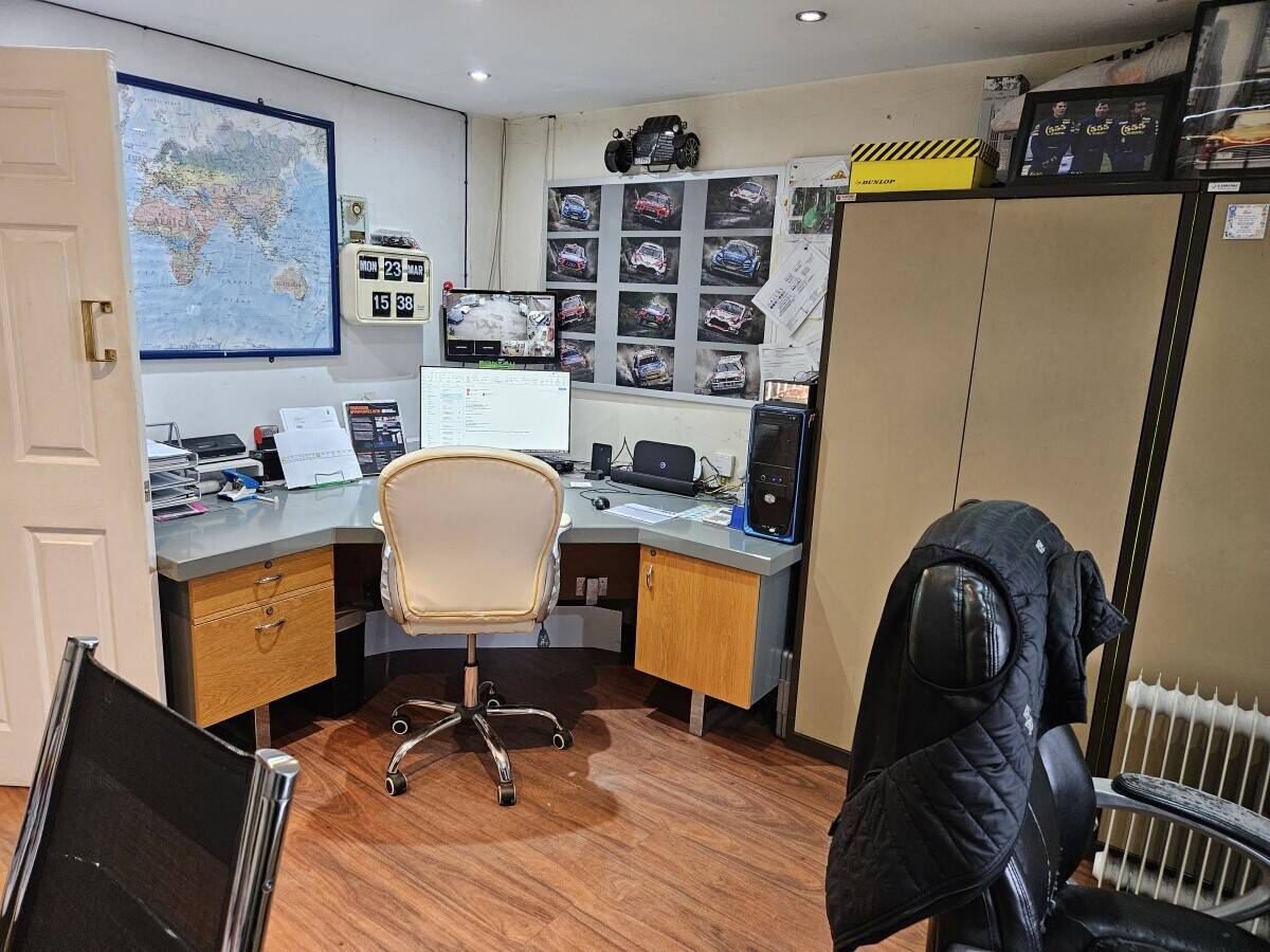 Established Profitable Signage Business For Sale in Prime Location Wolverhampton, Extensive Assets Photo 2