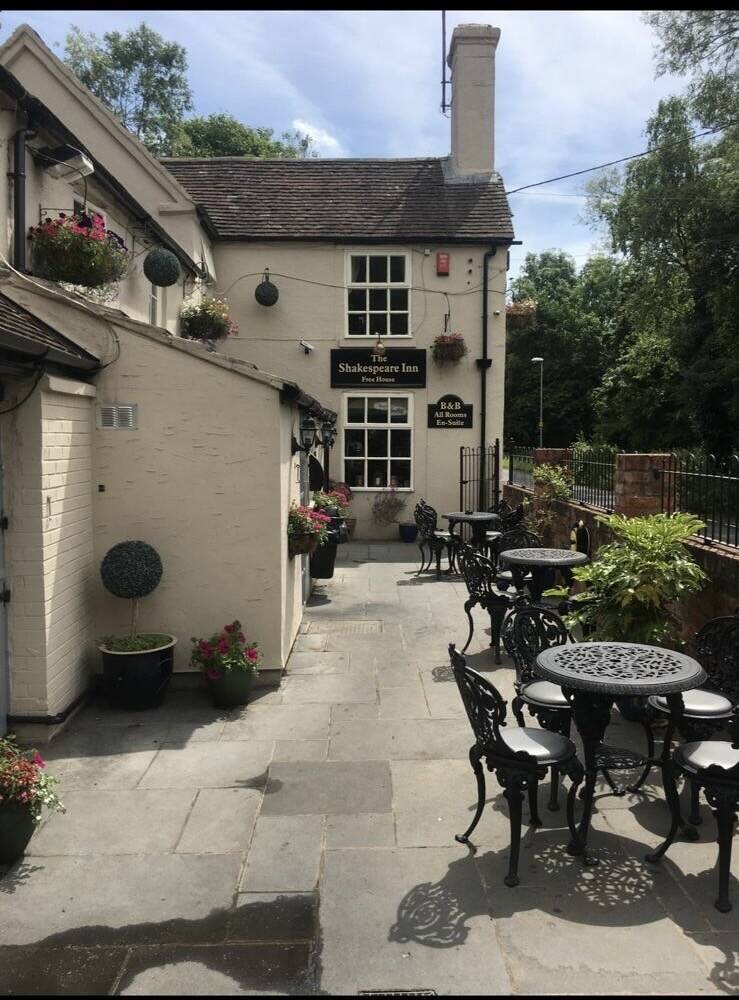 SHROPSHIRE - WORLD HERITAGE SITE - WELL-APPOINTED PUBLIC HOUSE WITH ESTABLISHED PROFITABLE BUSINESS