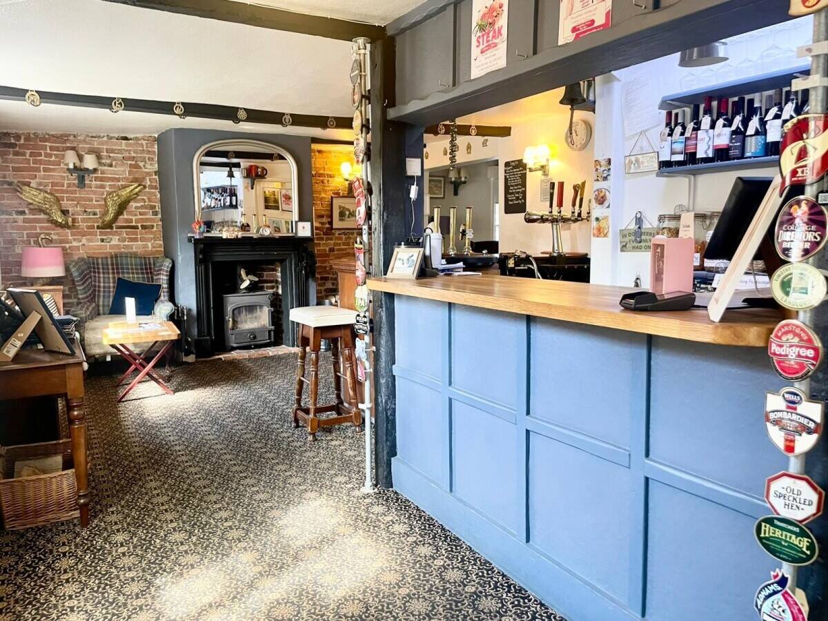 LINCOLNSHIRE - 5 BEDROOM PUB WITH DETACHED BREWERY Photo 2