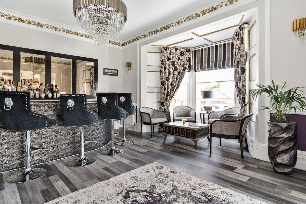 Exquisite Detached Period Guest House with Extensive Gardens and Luxury Owner’s Accommodation in a D Photo 2