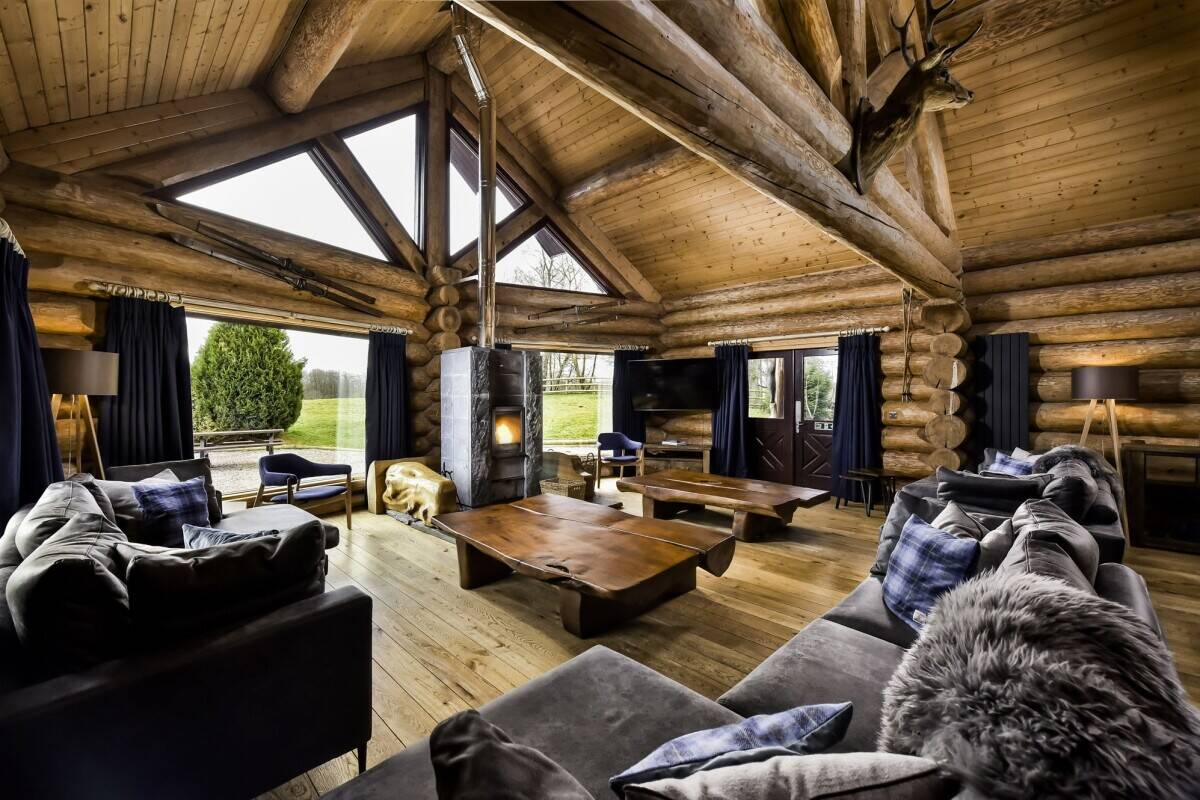 A Stunning Log Cabin with a Substantial Income Stream in The Cairngorm National Park (ref 1819)