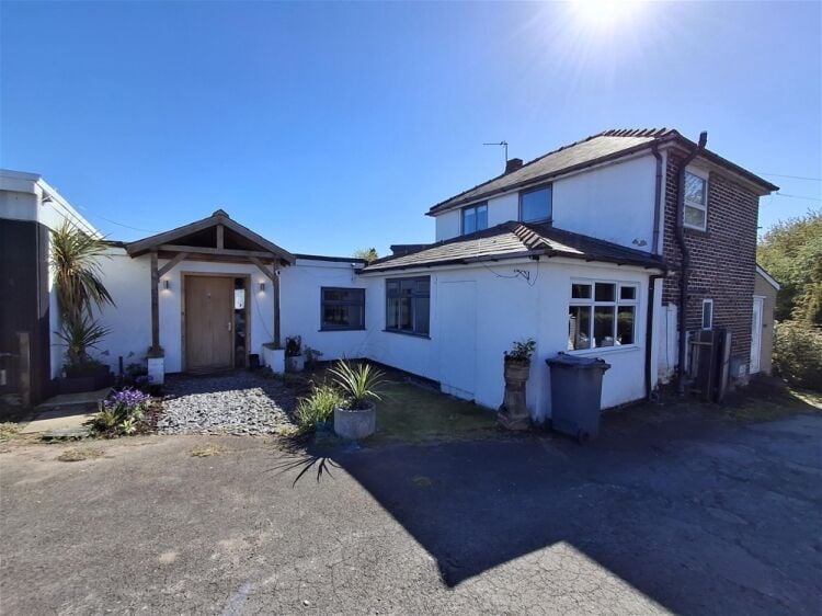 Kennels, Cattery & Equestrian businesses For Sale in Poulton-le-Fylde Photo 2