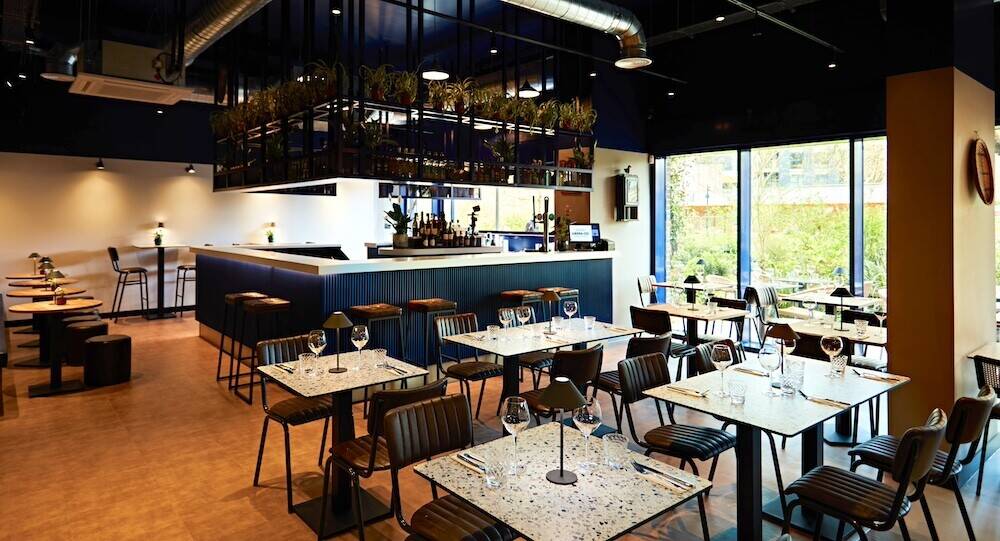 Profitable Elephant & Castle restaurant -  available individually or as part of group sale Photo 2