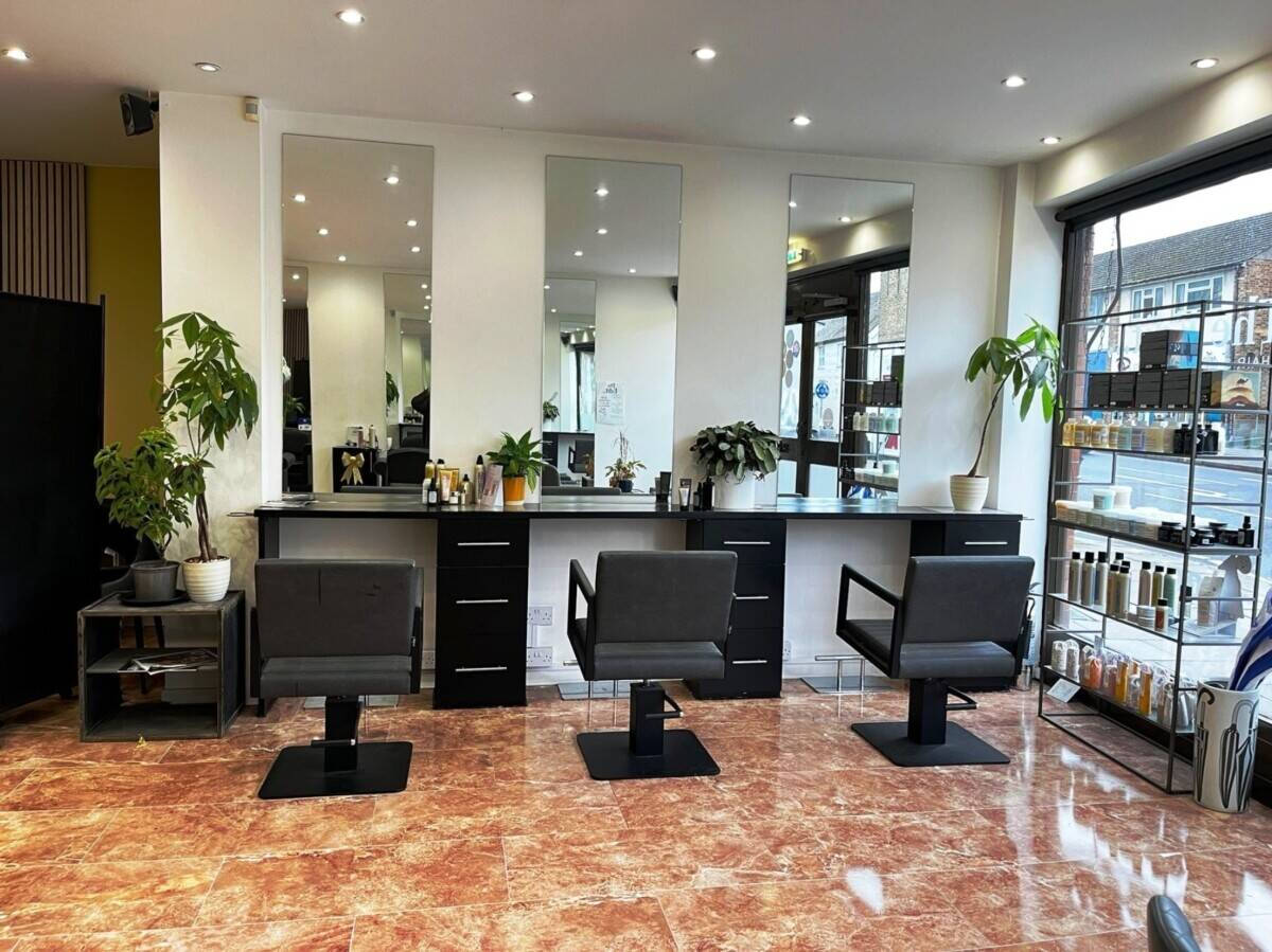 FULLY STAFF MANAGED HAIR & BEAUTY SALON - FOR SALE - ESSEX