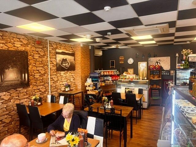 Immaculate, Modern, Sandwich Bar, E Class a1 Use for Sale