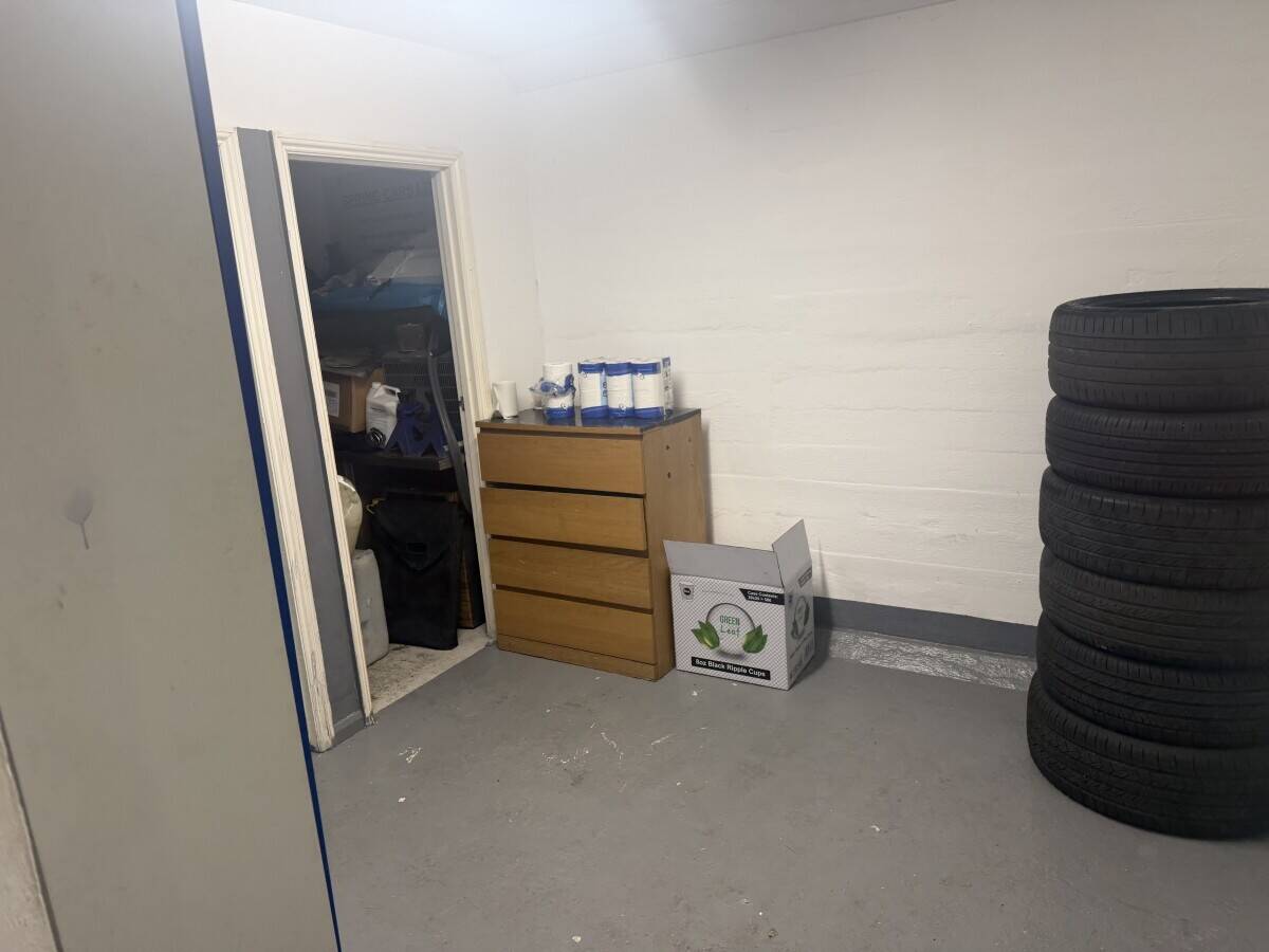 Car dealership unit  