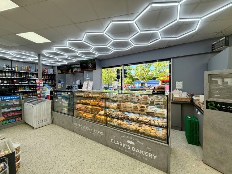 Convenience store for sale in Dundee with 6,500 sq ft and rear parking available. Photo 2