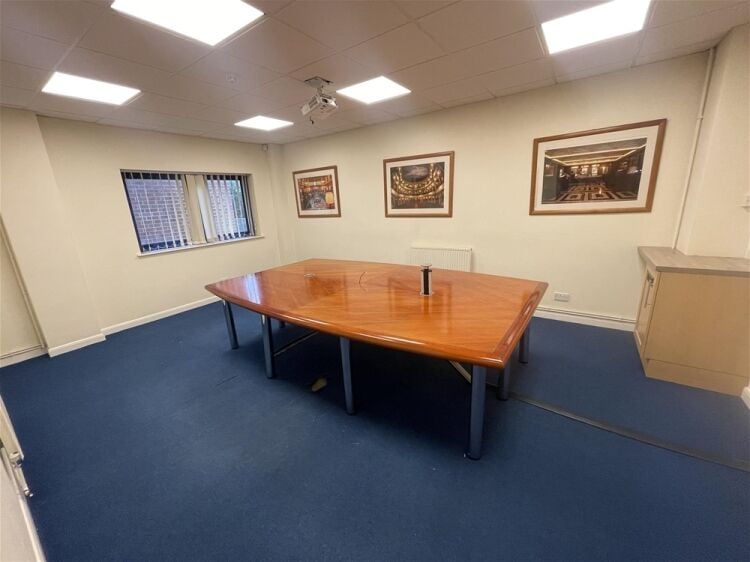 Substantial office spaces in popular Business Park For Sale in Newton Abbot Photo 2