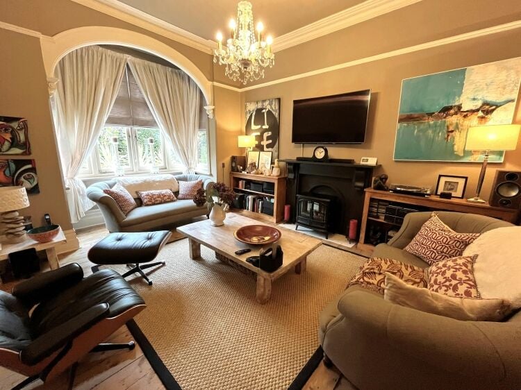 Long Established Outstanding Rated Day Nursery & 5 Bedroom Owners House Photo 2