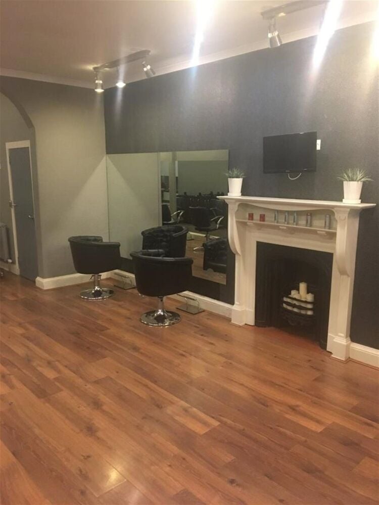 THRIVING UNISEX HAIR SALON IN EDINBURGH NEW TOWN Photo 2