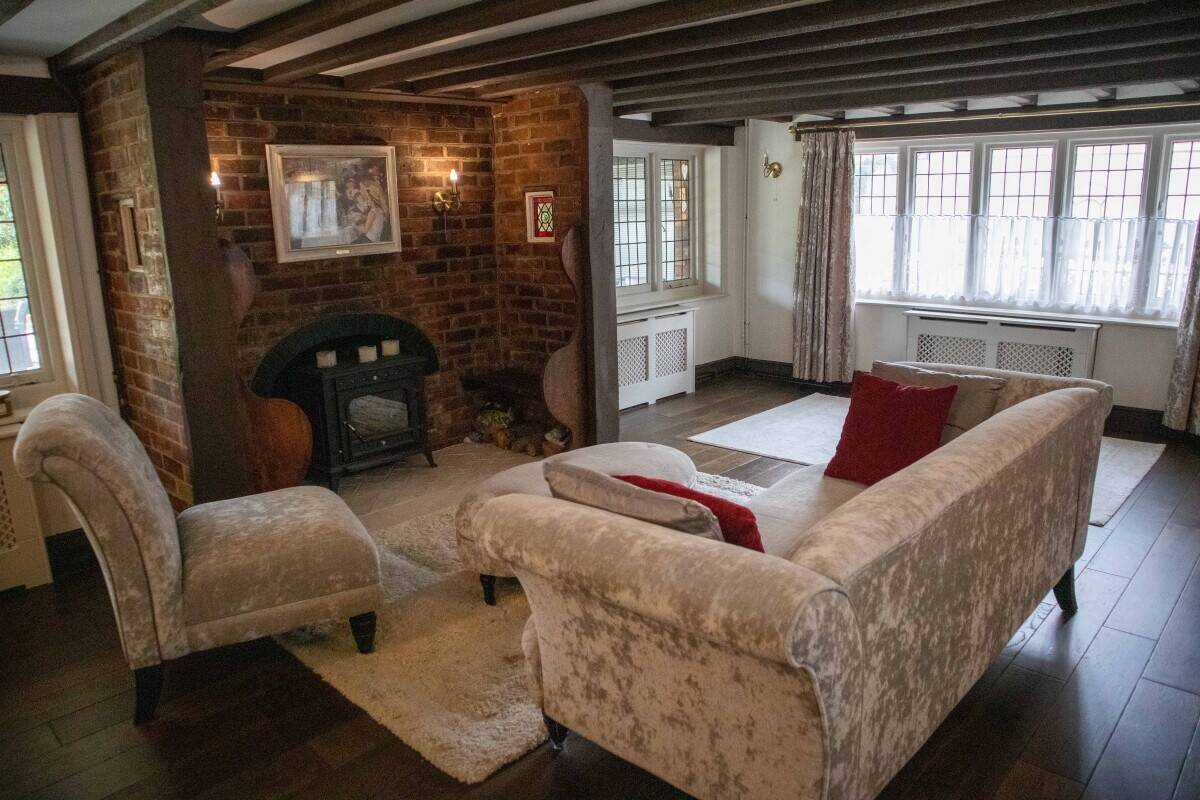 KENT - IMMACULATE GUEST HOUSE, FAMILY HOME OR DEVELOPMENT PROJECT Photo 2
