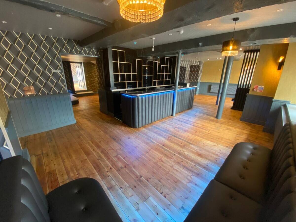 LINCOLNSHIRE - TOWN CENTRE COCKTAIL BAR AND NIGHTCLUB Photo 2