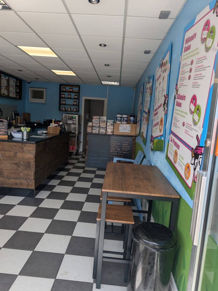 Dessert shop in Freshfields nearby Beach in Thriving Village Photo 2