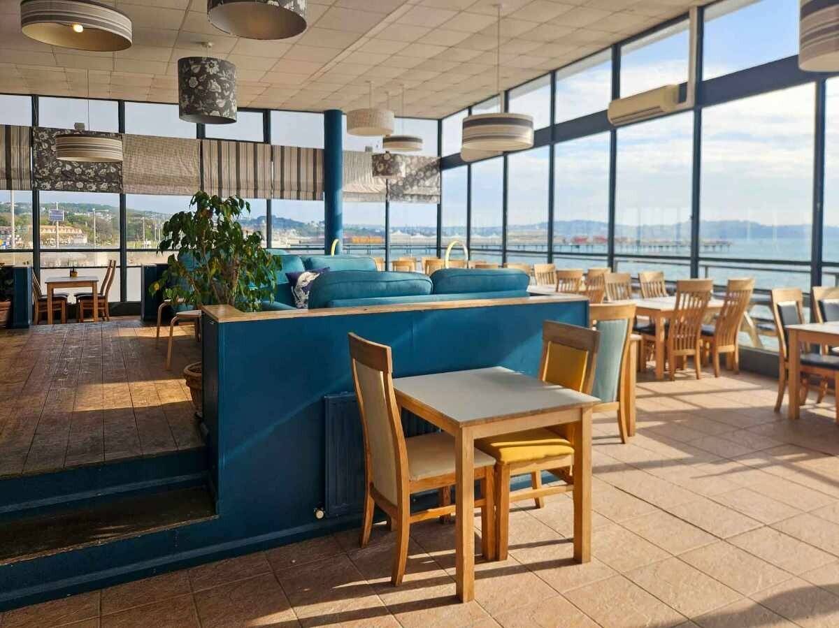 An Exceptional Café & Bar, Situated directly on the water’s edge