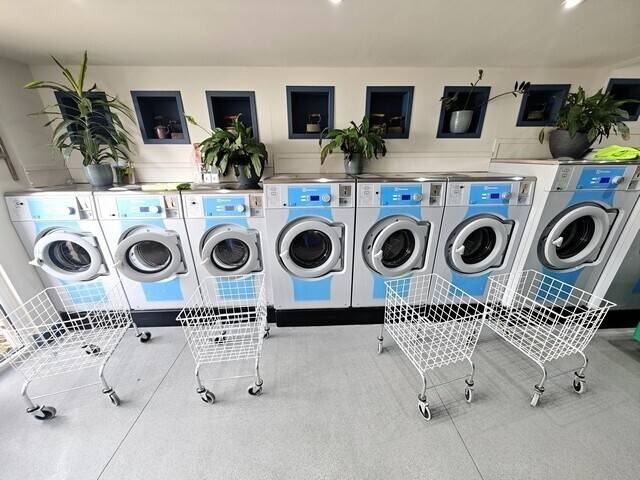 COIN OPERATED LAUNDERETTE PRICE: £165,000 plus SAV – LEASEHOLD - CLACTON-ON-SEA, ESSEX REF L0140E: