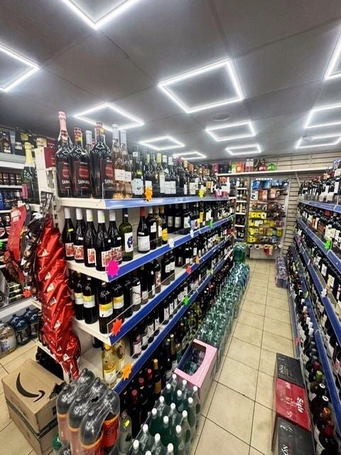 Off Licence, Tobacco And Vapes With Paypoint And Parcel Services for Sale
