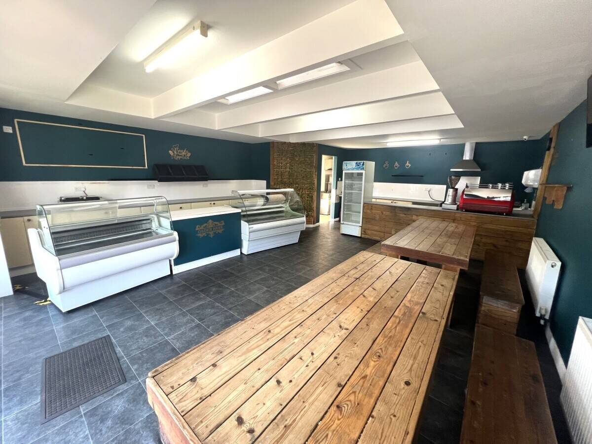 Well-presented Freehold Vacant Hot Food Unit with Investment property, Grangemouth (ref 1822) Photo 2