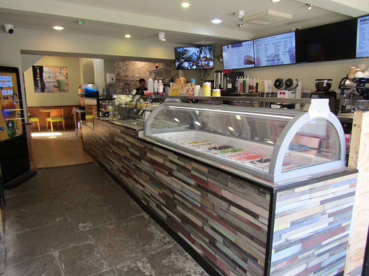 CLITHEROE TOWN CENTRE CAFÉ/DESSERT BAR BUSINESS FOR SALE  - OFFERS INVITED Photo 2