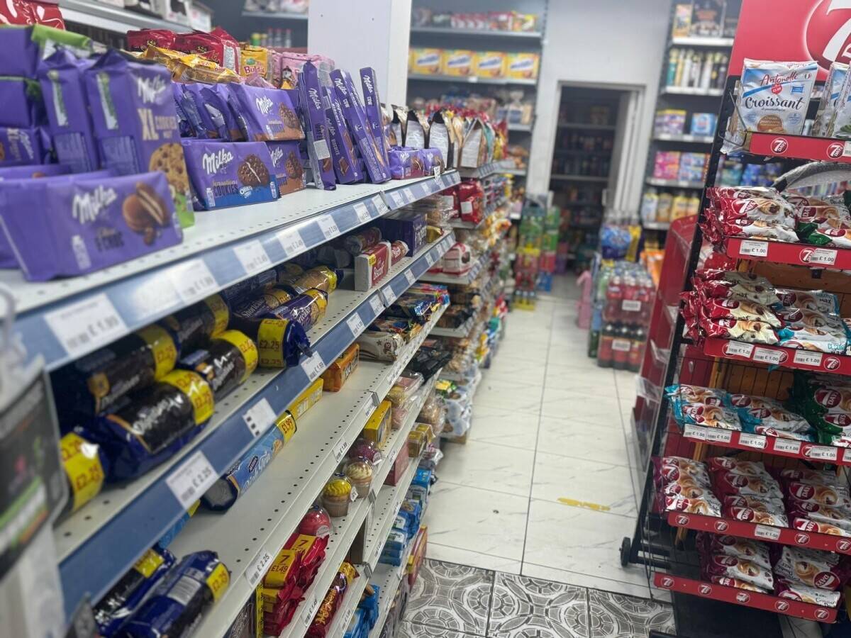 OFF LICENCE LEASE FOR SALE IN PRIME LOCATION IN HARROW WITH HIGH POTENTIAL TO INCREASE SALE.