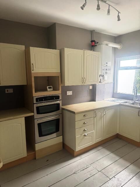 Empty Catering Premises for Sale Photo 2