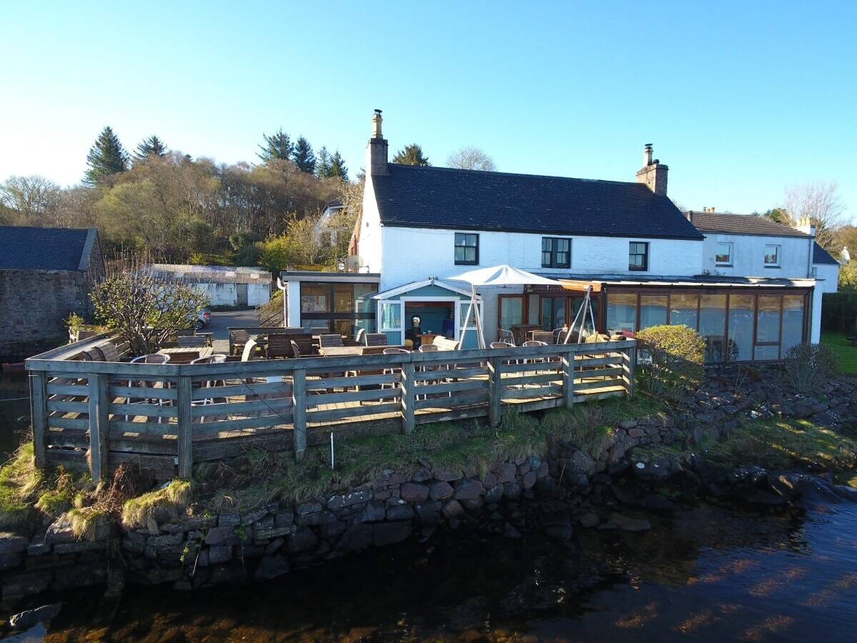 A Simply Outstanding Waterfront Bar & Restaurant in Unspoilt Wester Ross (ref 1821) Photo 2