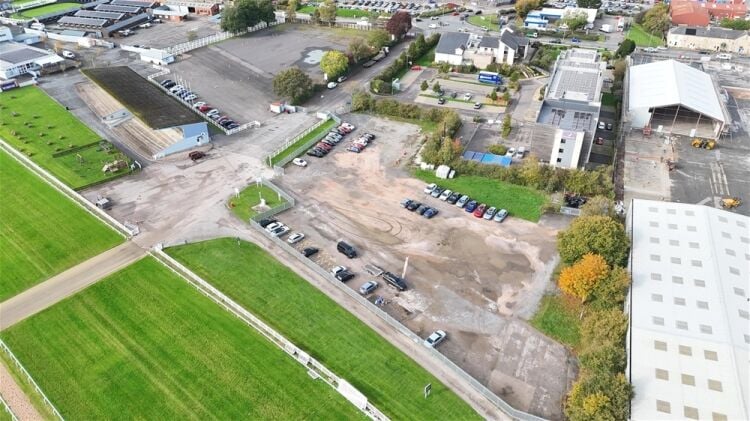 Town Centre open yard storage compound available to let For Sale in Newton Abbot Photo 2