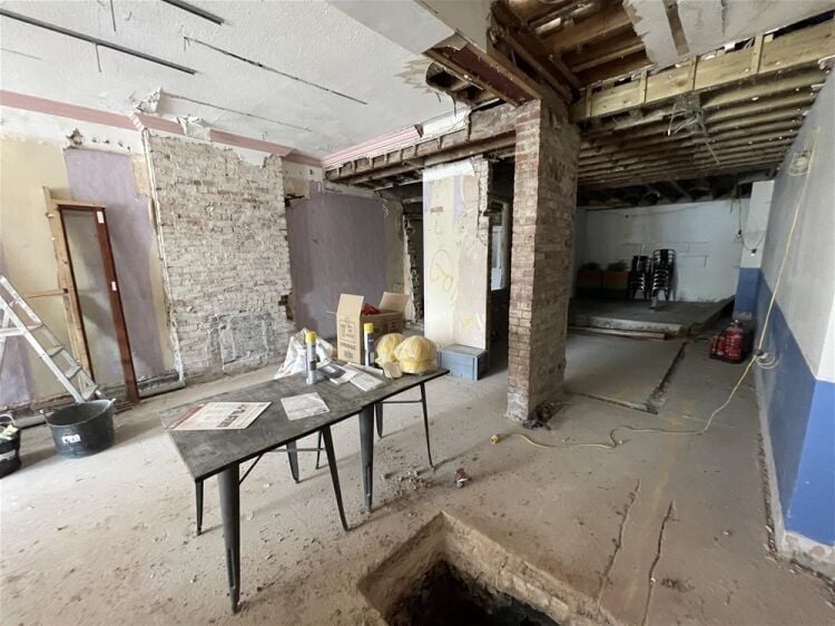 Harbour-Side Ground Floor Retail/ Hospitality Premises For Sale in Torquay