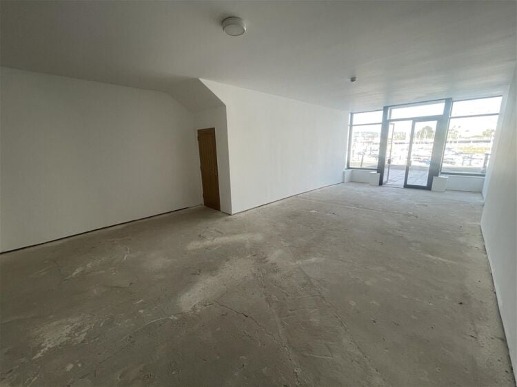 Harbour-Side Ground Floor Retail/ Hospitality Premises For Sale in Torquay Photo 2