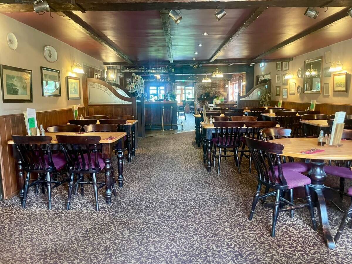 NORFOLK - FOOD-LED COUNTRY PUB WITH LARGE CAR PARK AND THREE LETTING ROOMS Photo 2