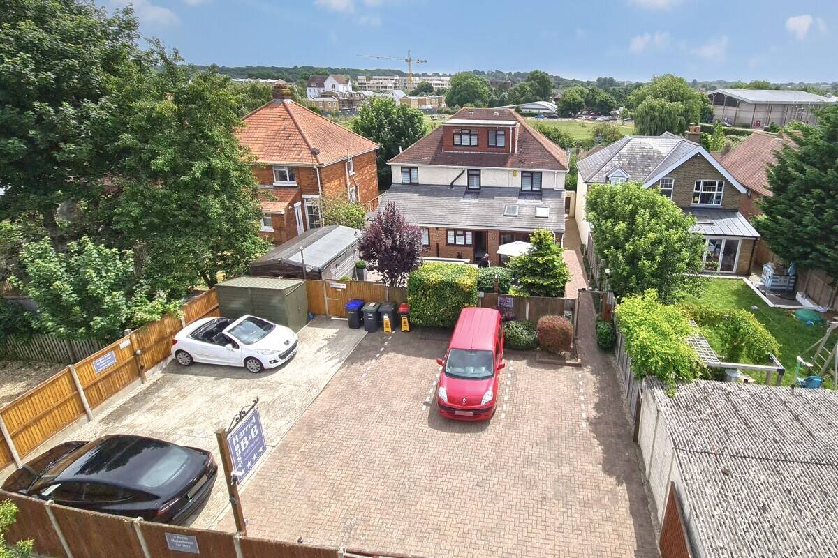 Stunning 7 bedroom Bed & Breakfast in the beautiful city of Canterbury plus private self contained owner accommodation