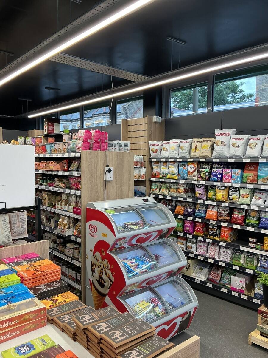 Whole foods / off licence in Clapham Photo 3