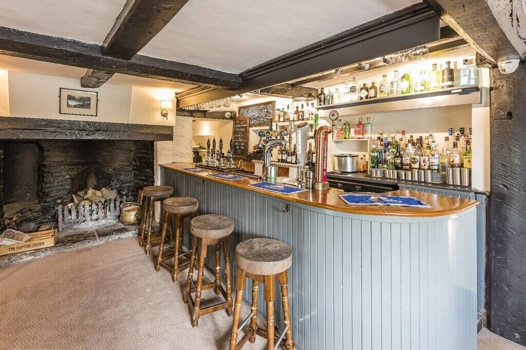 SHROPSHIRE - MAIN ROAD COUNTRY INN WITH LETTING ROOMS