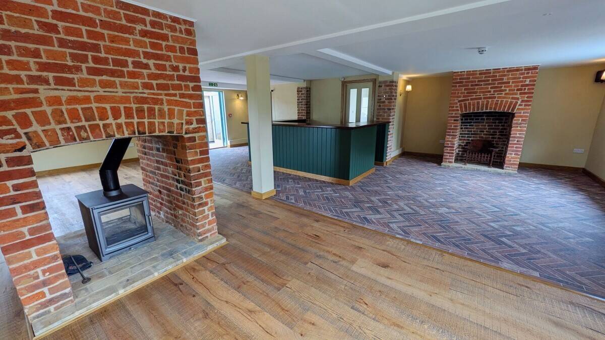 ESSEX - FULLY RENOVATED FREEHOUSE TO LET