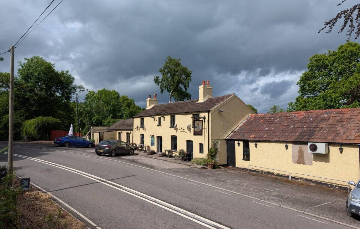 MONMOUTHSHIRE (NEAR CHEPSTOW) - CHARACTER VILLAGE FREEHOUSE