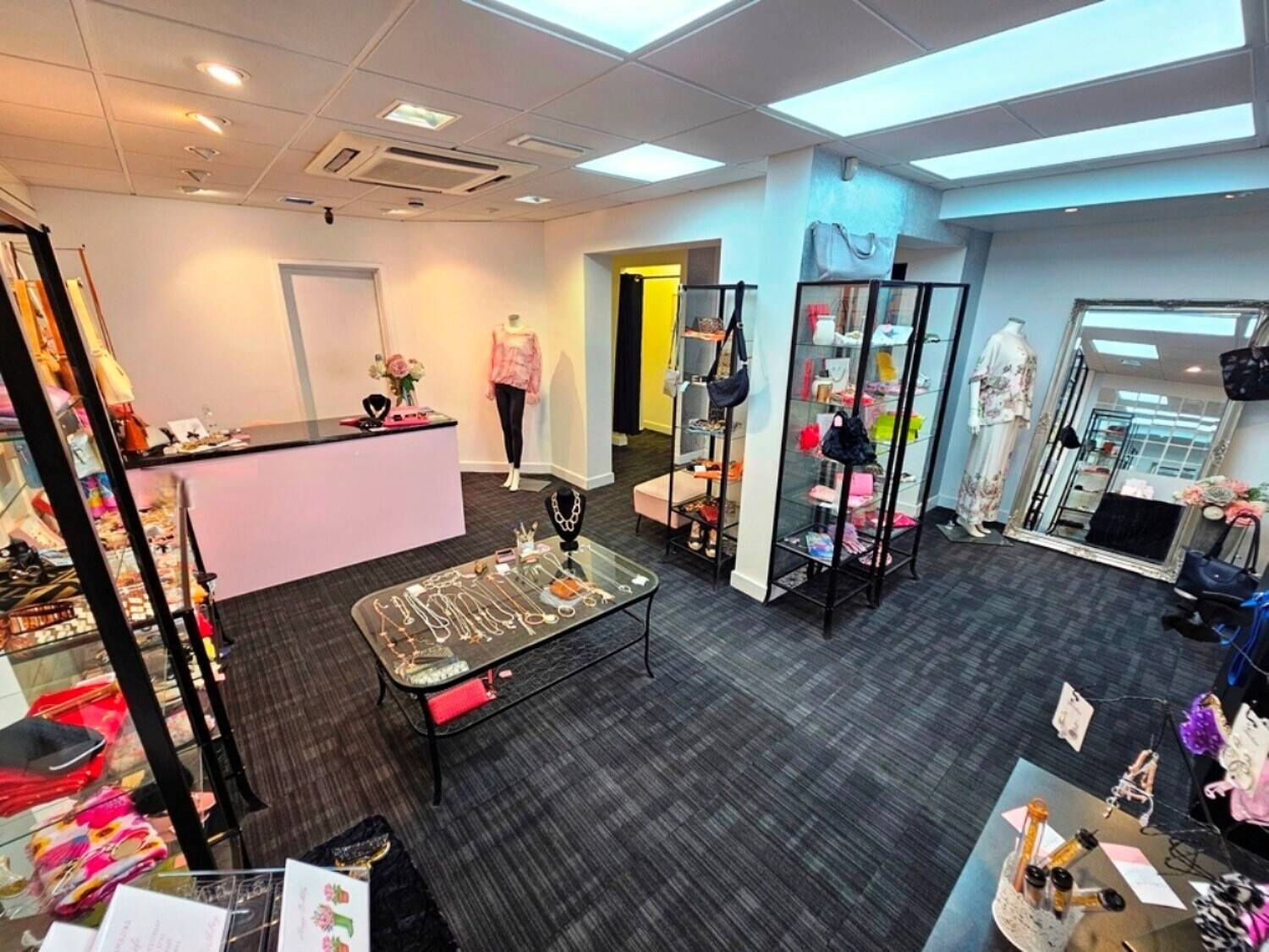 INDEPENDENT LADIES CLOTHING BOUTIQUE . EST 17 YEARS – FOR SALE – HADLEIGH, ESSEX