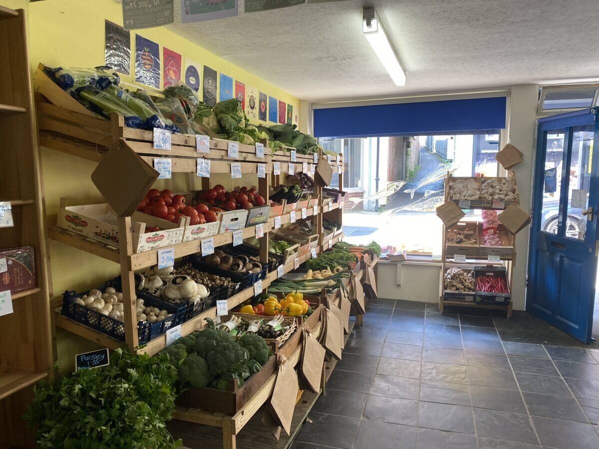 POWYS - GREENGROCERS IN TOWN CENTRE LOCATION