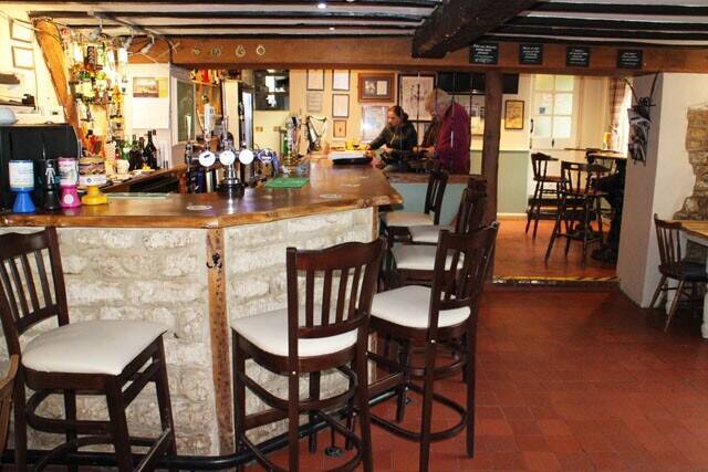 OXFORDSHIRE – VALE OF WHITE HORSE VILLAGE INN