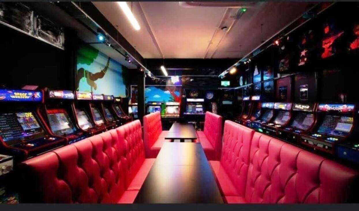DESSERT PARLOUR & FULL ARCADE CENTRE FOR SALE IN HARLOW, ESSEX