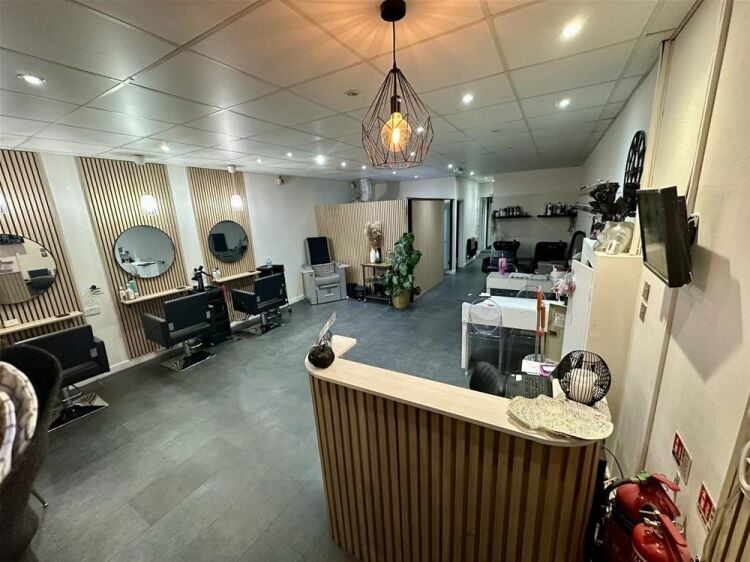 LEASEHOLD
HAIR & BEAUTY SALON
SELF CONTAINED 2 BED FLAT ABOVE COVERS MOST OF RENT Photo 2