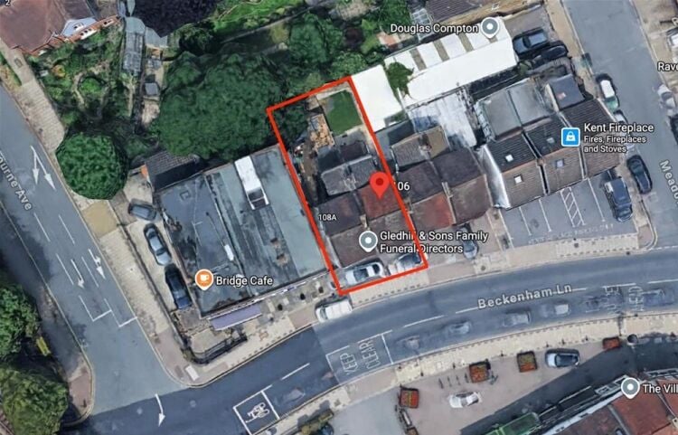 FREEHOLD COMMERCIAL INVESTMENT
2 ADJACENT RETAIL SHOP UNITS WITH UPPERS Photo 2