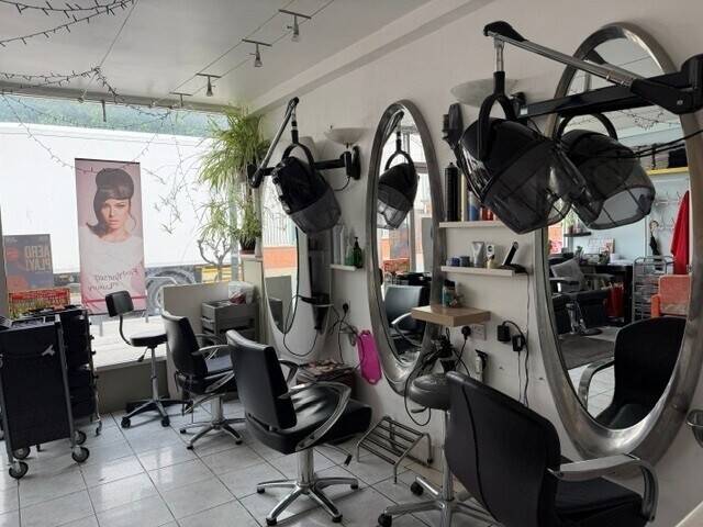 Long-Established (30 Years) Hair Salon Located Adjacent to Kilburn Tube Station