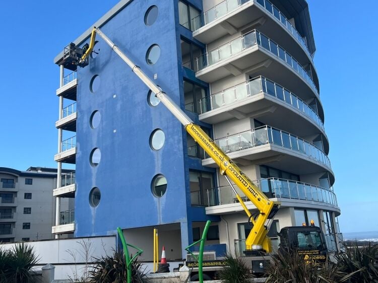 MOBILE ELEVATED WORK PLATFORM (CHERRY PICKER) HIRE Photo 2