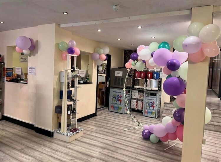 POPULAR HAIR AND BEAUTY SALON