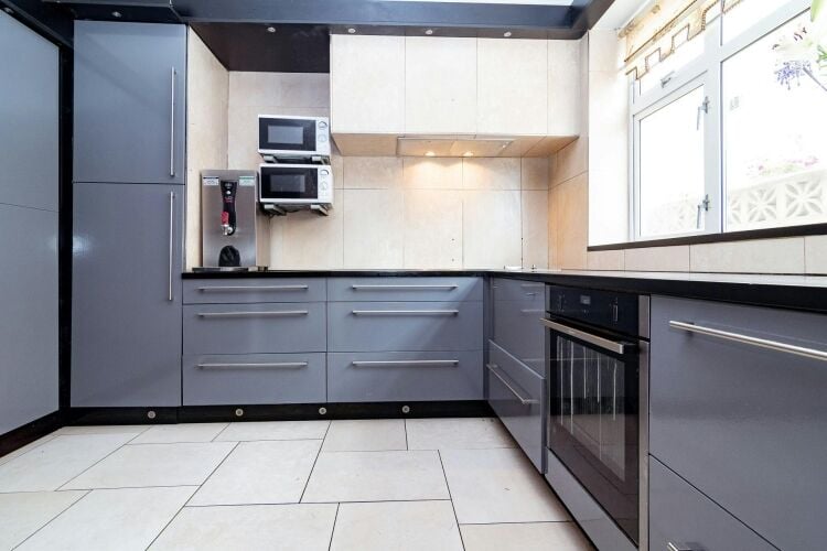 Fully Refurbished HMO Investment Property Occupying Prominent Position Photo 2